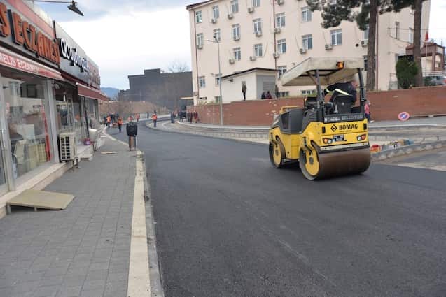 Hendek Gökhan Yaşartürk Caddesine asfalt serildi…