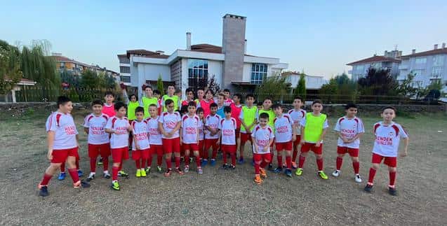 Hendek Yeni Mahalle Spor Futbol Okulu kayıtları devam ediyor.