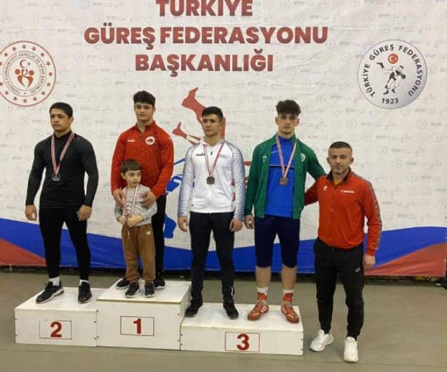 Hendek Gençlik Merkezi Spor Kulübü Sporcuları Üç Türkiye derecesi daha aldı.