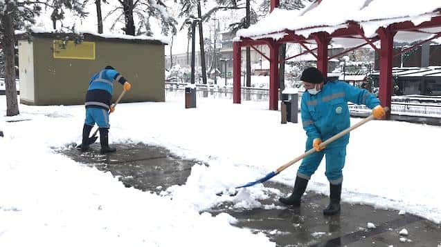 Hendek de kar yağışı sonrasında mağduriyet yaşanmaması için çalıştılar…