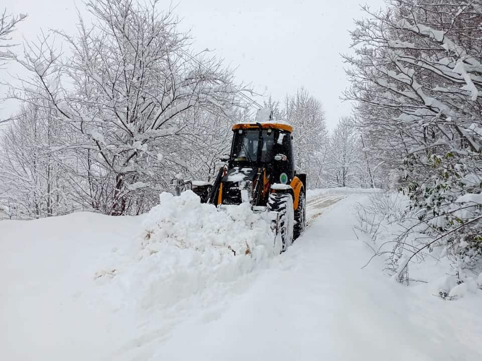 Hendek de Belediye Ekipleri karla mücadeleyi sürdürüyor…
