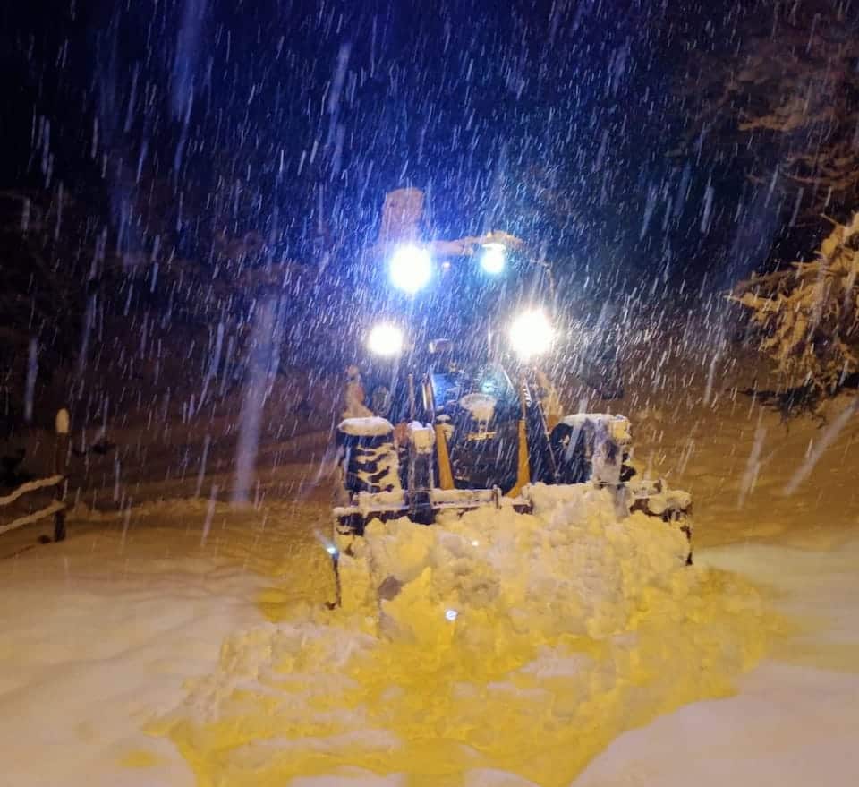 Hendek de Belediye Ekipleri karla mücadeleyi sürdürüyor…